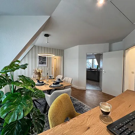 Helle Grosszuegige Dachgeschoss I Parkplatz I Schloss Blick #cosiness Company *