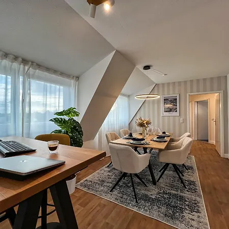 Helle Grosszuegige Dachgeschoss I Parkplatz I Schloss Blick #cosiness Company *