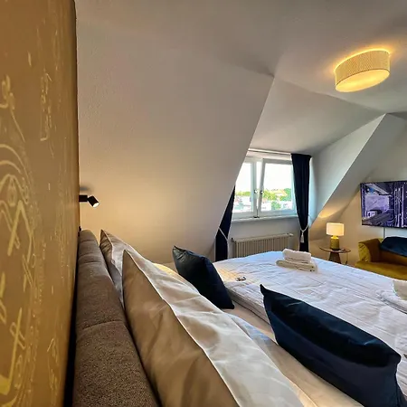 Helle Grosszuegige Dachgeschoss I Parkplatz I Schloss Blick #cosiness Company Schwerin (Mecklenburg-Vorpommern)