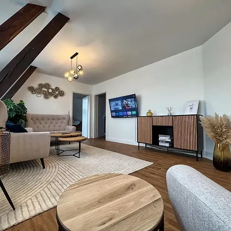 Helle Grosszuegige Dachgeschoss I Parkplatz I Schloss Blick #cosiness Company דירה *