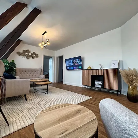 Helle Grosszuegige Dachgeschoss I Parkplatz I Schloss Blick #cosiness Company Apartman *